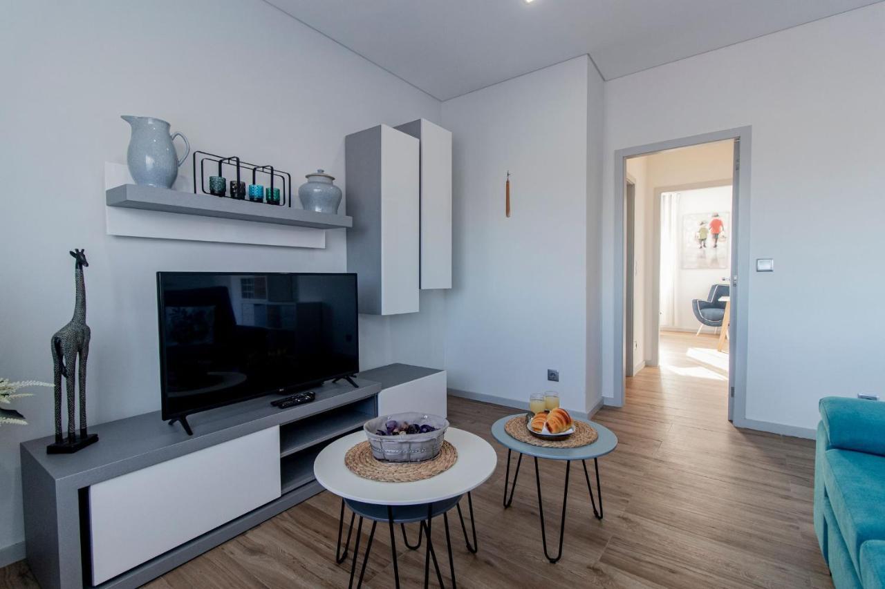 Downtown 1Br Apartment W/ Balcony By Lovelystay Porto Exterior foto