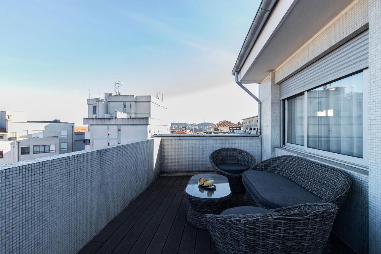 Downtown 1Br Apartment W/ Balcony By Lovelystay Porto Exterior foto