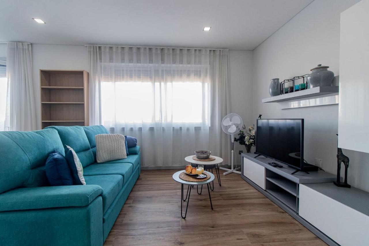 Downtown 1Br Apartment W/ Balcony By Lovelystay Porto Exterior foto
